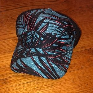 lululemon dash and splash hat